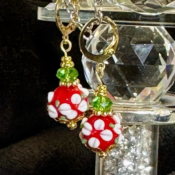 Artisan Red and Green Lampwork Glass Necklace, Bracelet, 2 pair of earrings - Picture 9 of 13